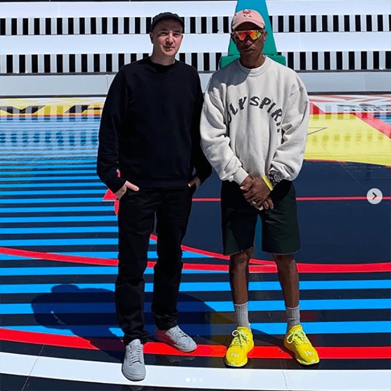 Kaws 別名 Brian Donnelly 和 Pharell Williams。 ?Kaws 通過 Instagram
