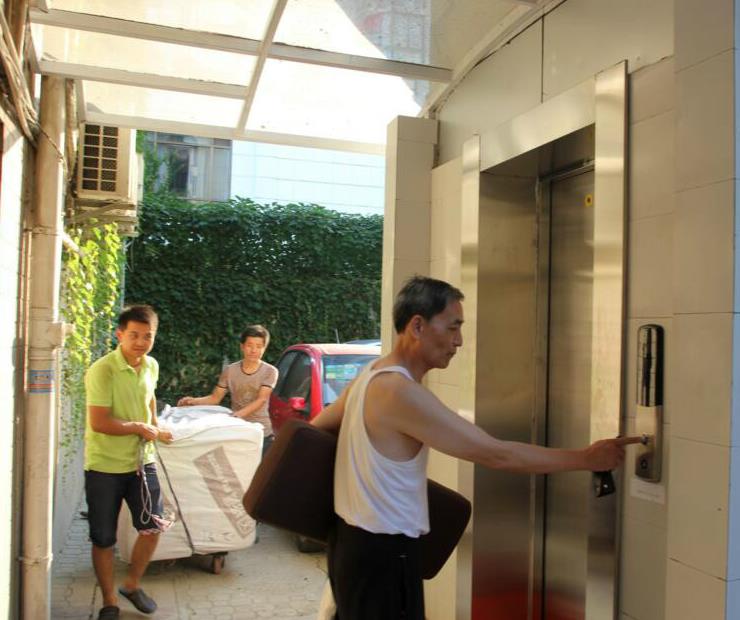 不銹鋼材質(zhì)的電梯門套