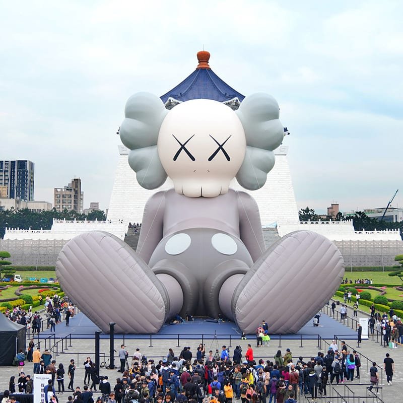 2019 年，Kaws 展示了他迄今為止在臺灣最高的雕塑。 ?Kaws，通過 Instagram